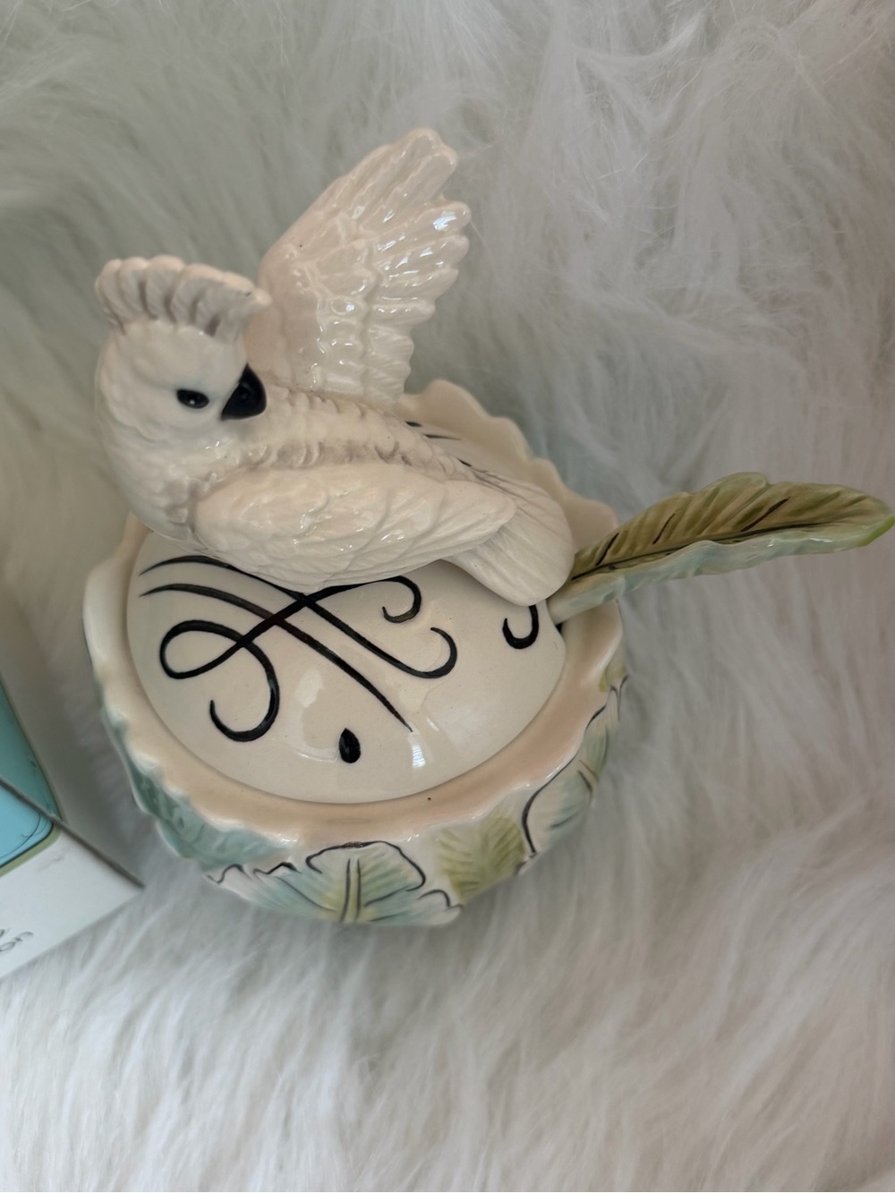 Fitz and Floyd ceramic cockatoo teapot with leafy base. - Picture 3 of 7